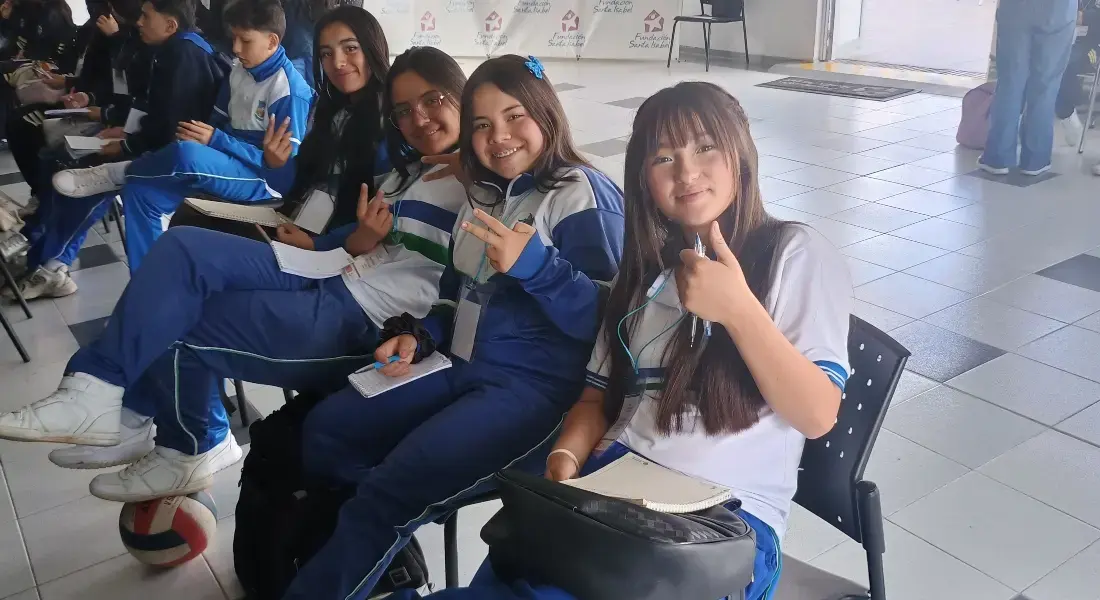 Diseñando futuros con propósito: jóvenes líderes en acción 8