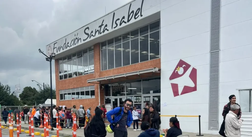 Foto del frente de la sede de Pulgas de Santa Isabel