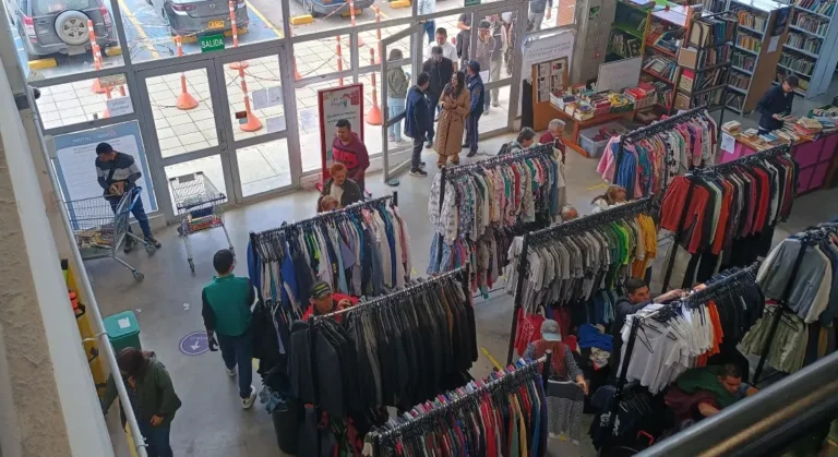 Venta de ropa, pulgas de santa isabel