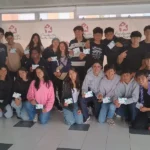 Foto de estudiantes del Colegio Mayor de Cundinamarca haciendo Voluntariado