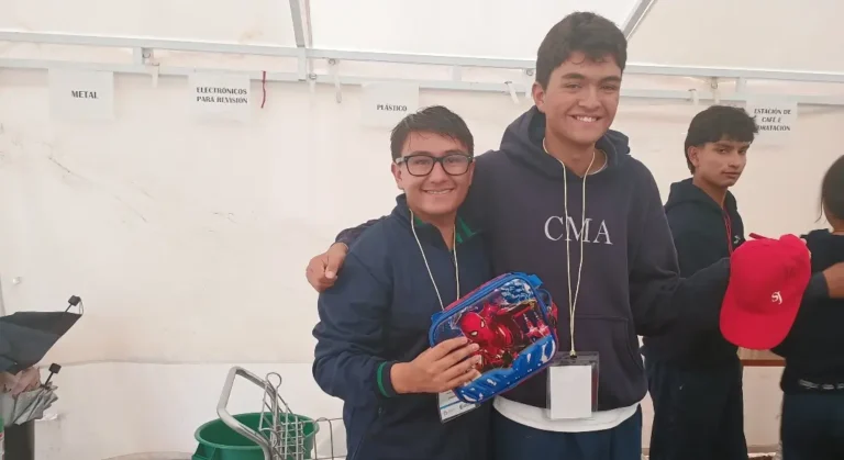 Estudiantes del Colegio Mayor de Cundinamarca en jornada de voluntariado